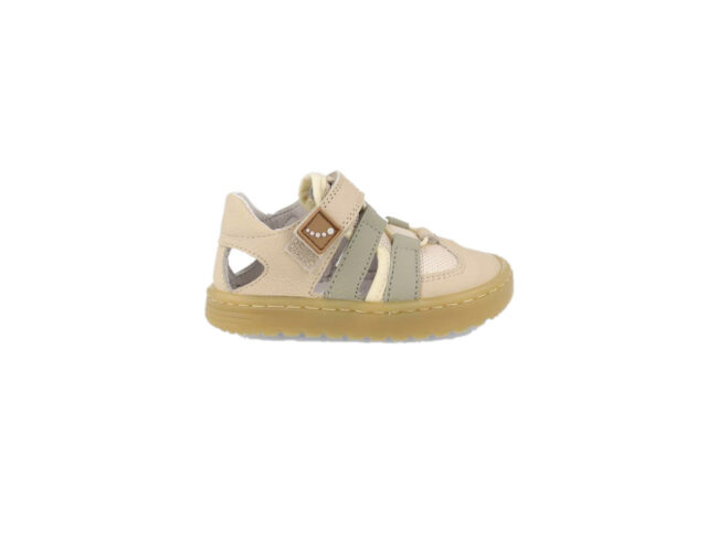 Sandalia cerrada beige y caqui baby blanditos by crios