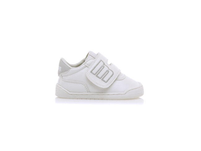 deportivas blancas baby con palta mustang