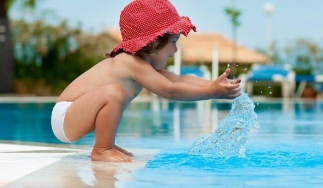 piscinas de verano niña