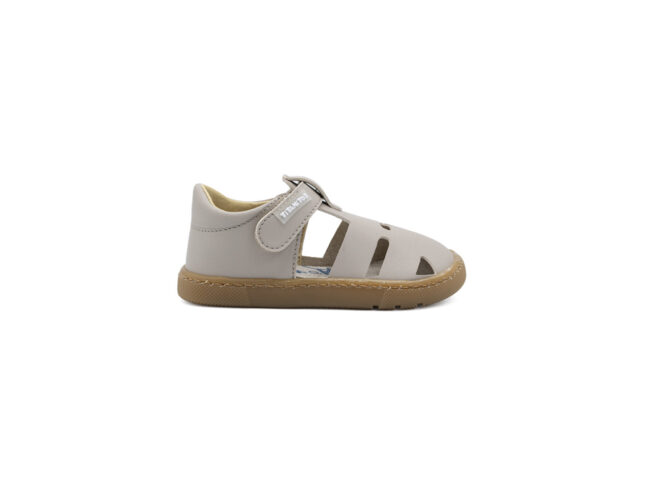 sandalia cerrada beige titanitos